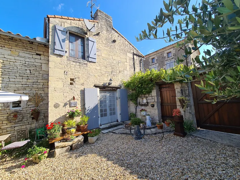 Adorable stone house in historic village. - Image 1