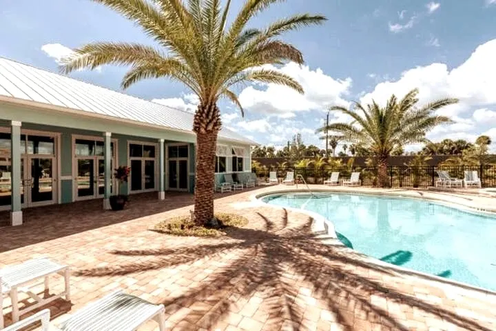 3-BR Townhouse | Pool | Marina | Beach | NASA - Image 1