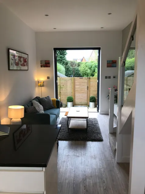 The Annexe: Village centre flat with parking - Image 1