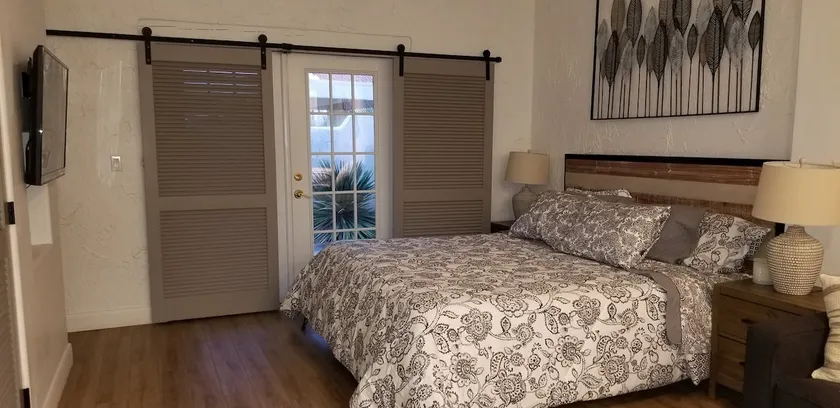 Cozy Studio Condo with Jetted Tub and 2 Pools - Image 1