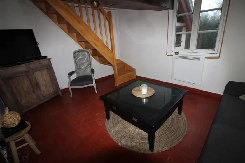 Cheerful townhouse with free parking - Image 1