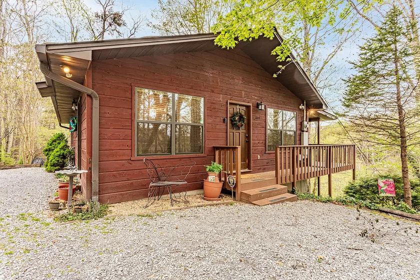Very close to pkwy/Games/Dog friendly - Image 1