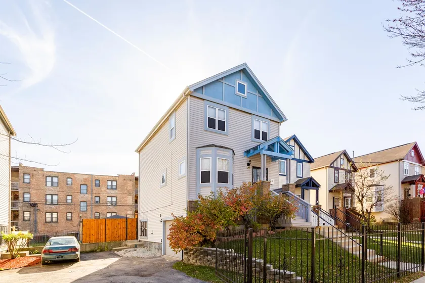 Stunning 4 BR Home * Near many Chicago Landmarks - Image 1
