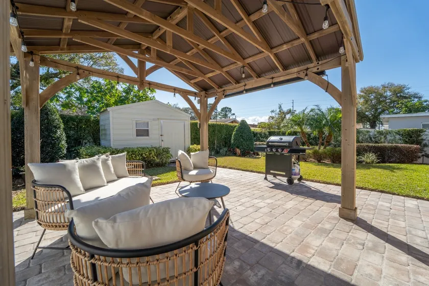 Beautiful Oasis Home, Walking Distance to Ray Jay - Image 1