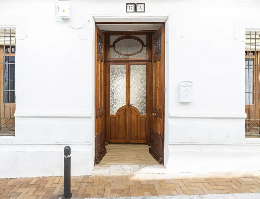 Old house renovated in the 1930s, in the heart of the old city. - Image 1