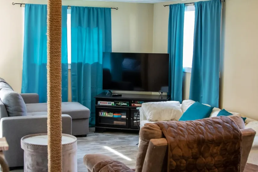 The Blue Cottage near the Strip w/ Queen Bed - Image 1