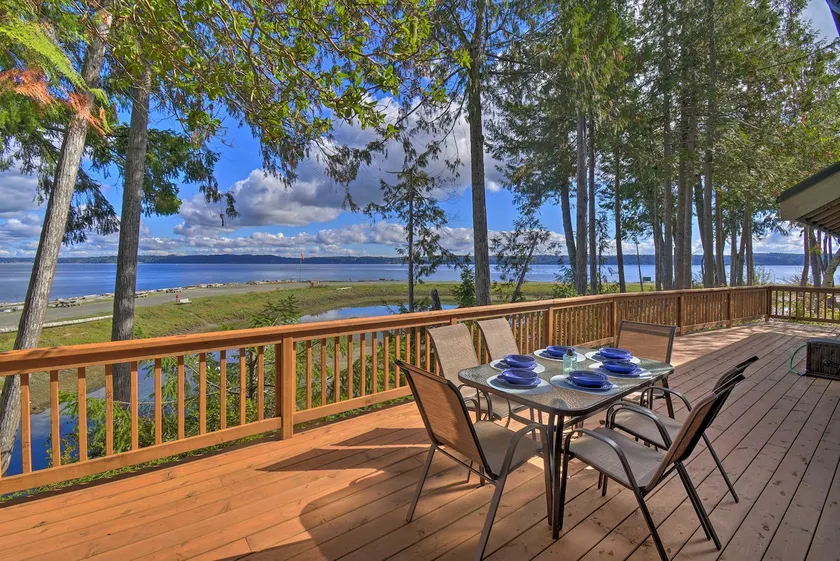 Beachfront Panoramic View Big Deck - Image 1