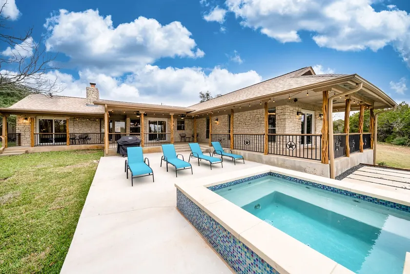 Luxe Ranch Life l Pool & Spa l breweries | Zoo - Image 1