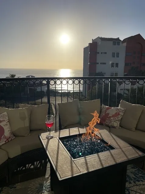 Stay. Play. Wine. Dine. In luxury oceanview paradise! - Image 1