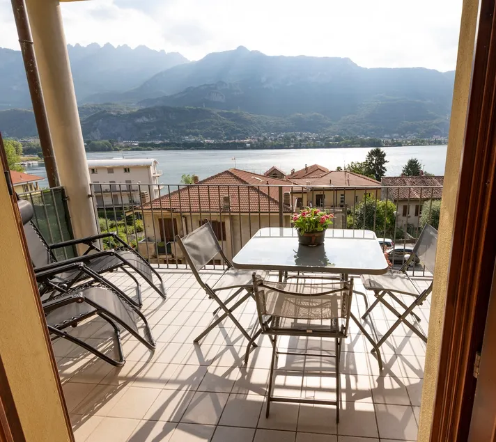apartment with balcony and lake view - Image 1