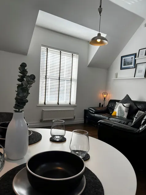 LUXURIOUS LODGE SET IN THE HEART OF DURHAM CITY. - Image 1