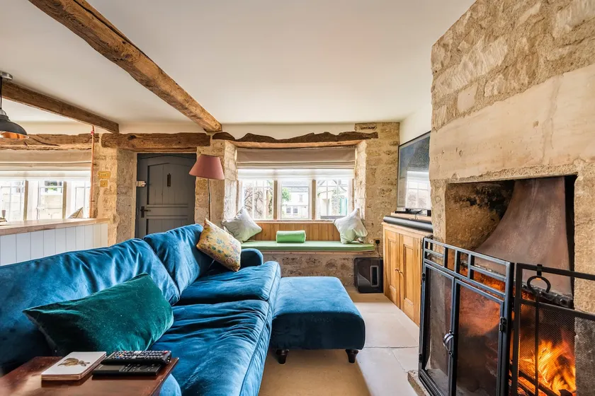 Dreamy Cotswold Hideaway in the Heart of Painswick - Image 1