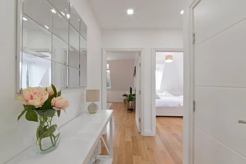 Spacious Two Bed loft Apartment - Image 1