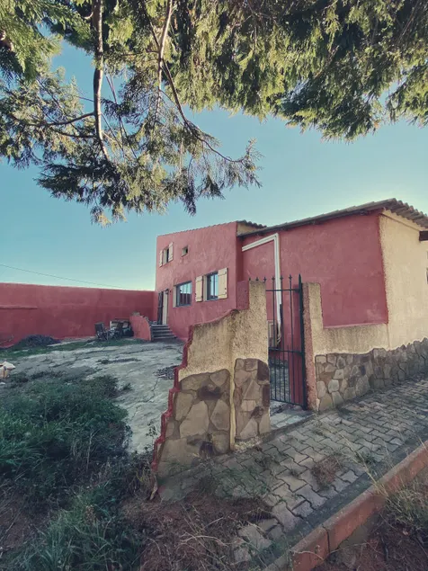 Country house in a wine estate - Image 1