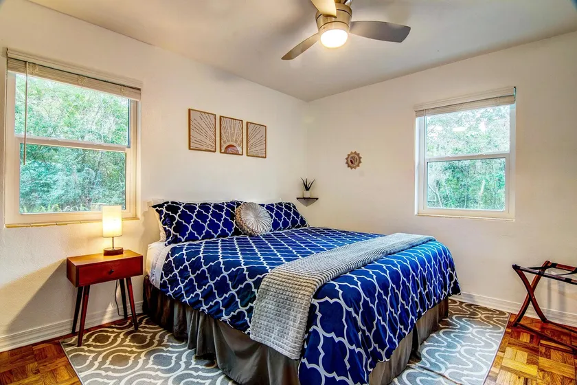 3 Bed MidCentury Modern by Duckpond Downtown! - Image 1