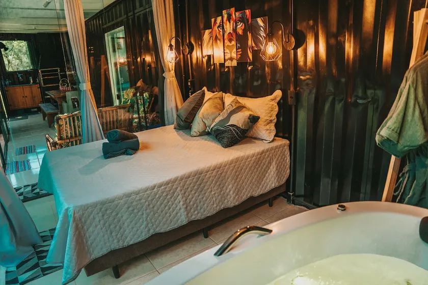 Cozy house on the site with hot tub and stream - Image 1