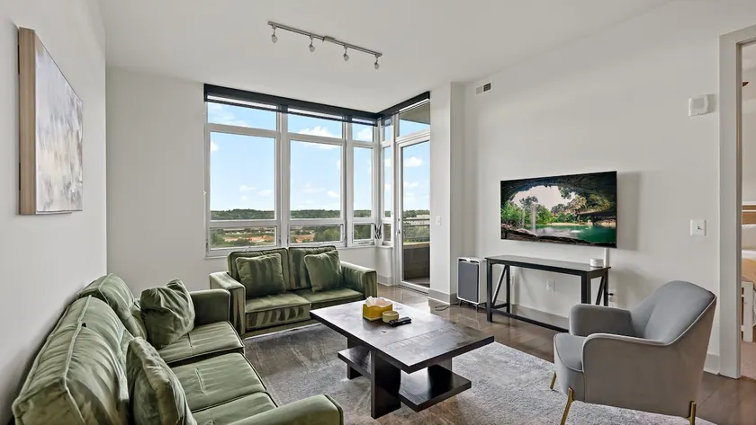 Lovely 1B1B Unit| Luxe | Prime Location | Spacious - Image 1
