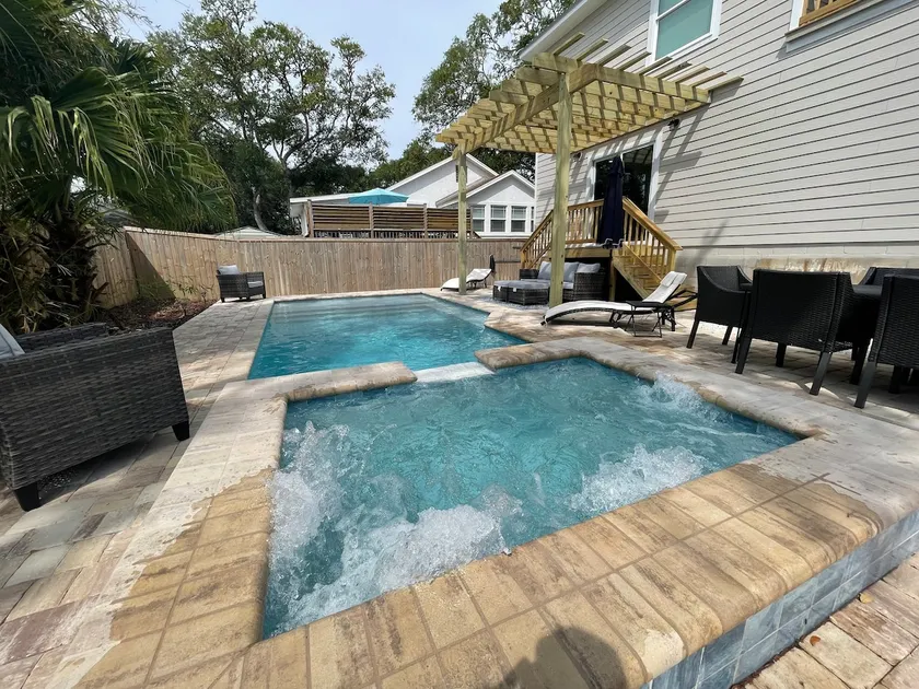 Beach Paradise. Heated Private Pool and Spa. Close to the Beach! - Image 1