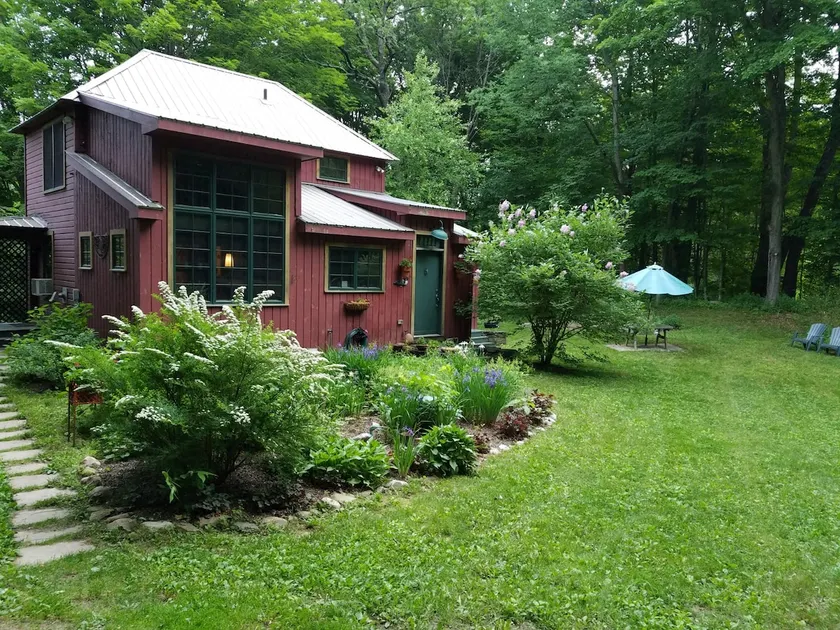 Carriage house with Chef's Kitchen, close to town - Image 1