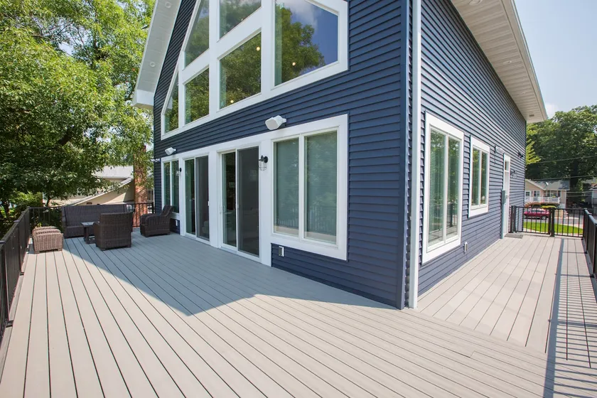 3 BR River-Front Home with Inviting Views - Image 1