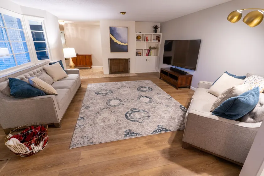 Beautiful Midcentury modern 4 bedroom home - Image 1