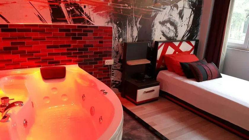 JACUZZI RED ROOM TAKSİM - Image 1