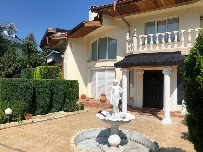 Villa with garden and grill at the foot of Vitosha - Image 1