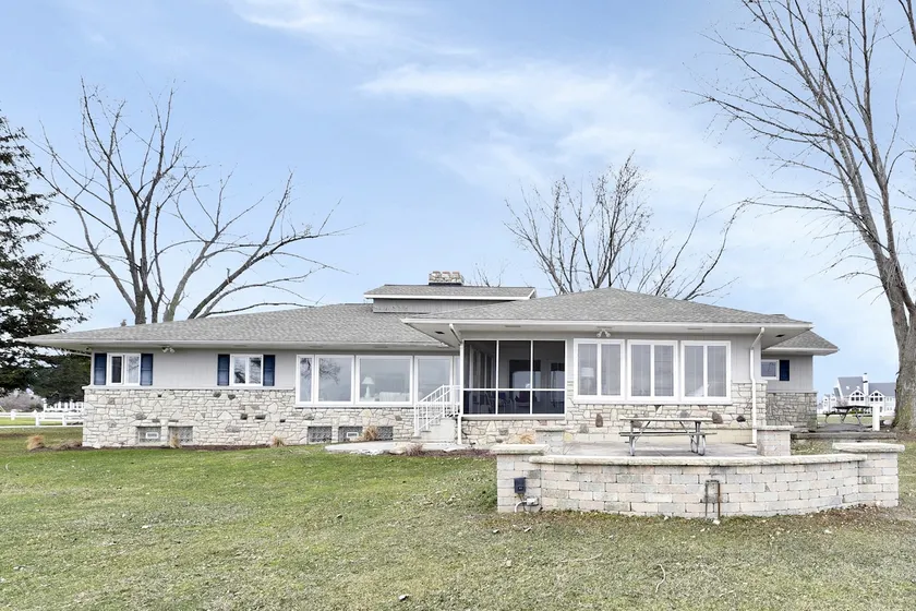 Entire Home on Lake Erie's Marblehead shores! - Image 1