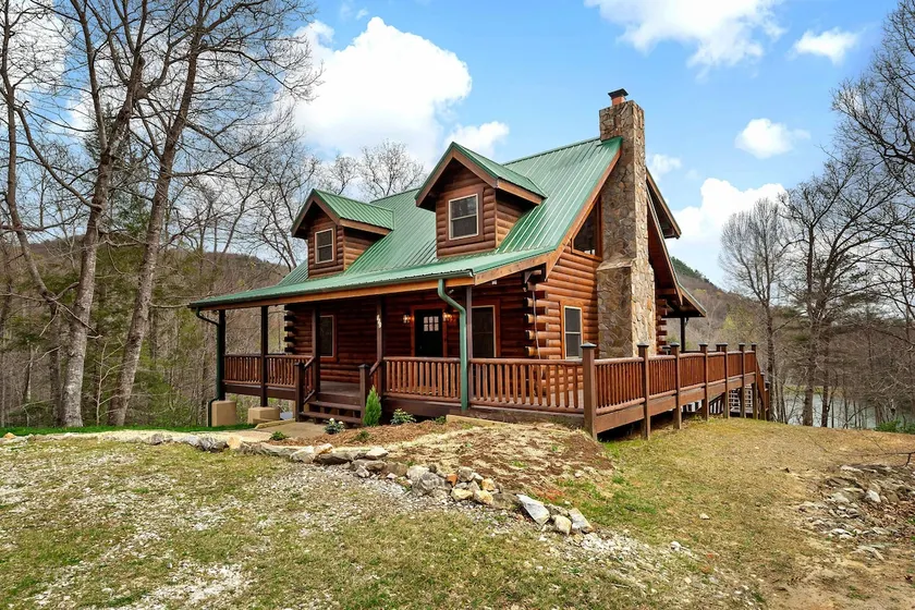 Lakefront, 4 bedroom, 3 bath, private dock, views! - Image 1