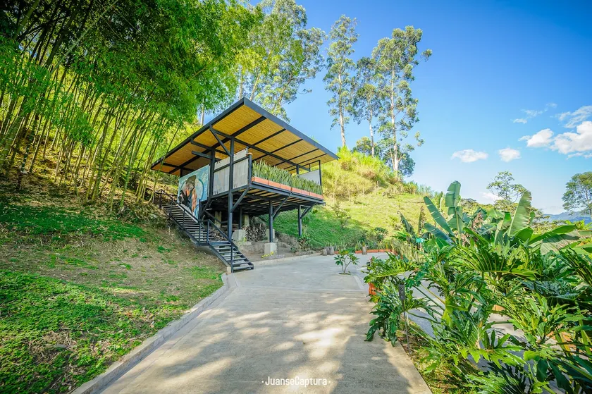 Beautiful luxury cabin near Medellín - Image 1