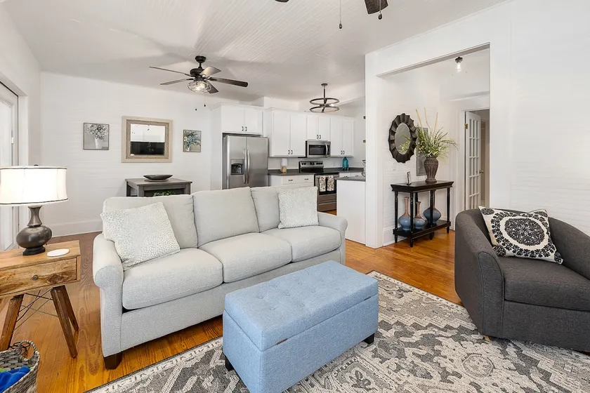 Screened Porch-One block to beach-Walk to village! - Image 1