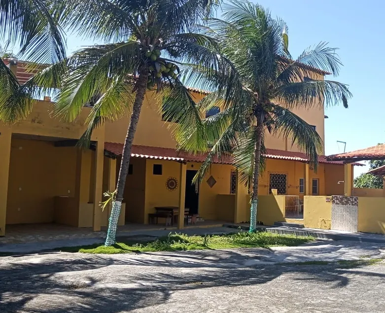 Beach House with 1 Bedroom and Parking - Image 1