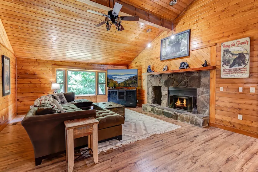 Wooded Bungalow Near Pigeon Forge Strip - Image 1