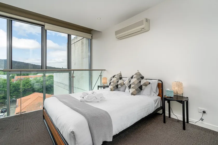 Bright Loft-Style Apt with Gorgeous View - Image 1
