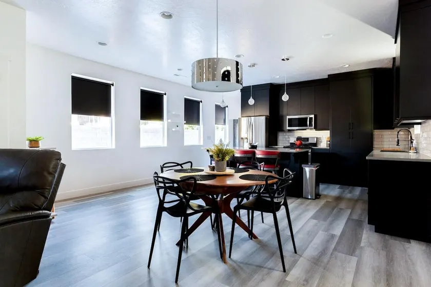 Immaculate Modern Downtown Home - Image 1