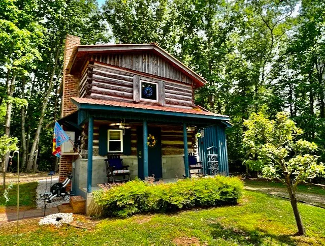 Pilot Mountain Escape - Cabin - Image 1
