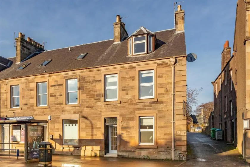 Charming 3 storey end terraced Victorian townhouse - Image 1