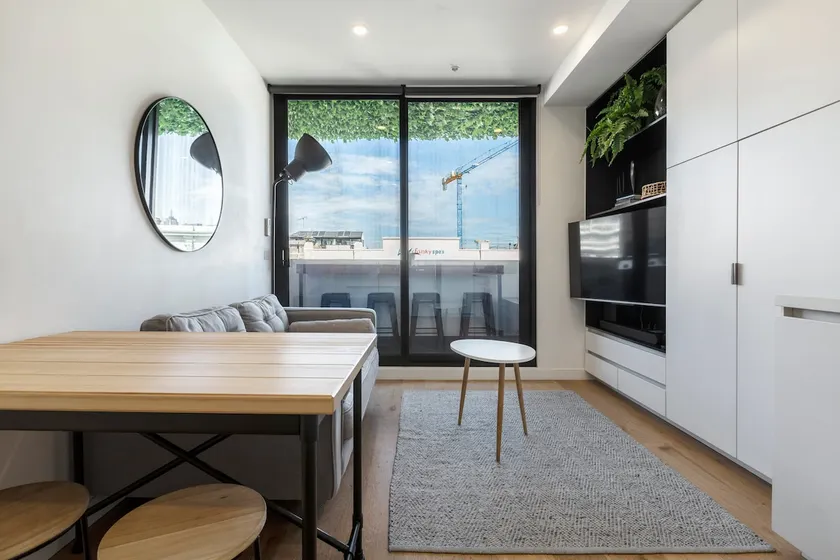 Collingwood Charm - Centrally Located with Balcony - Image 1