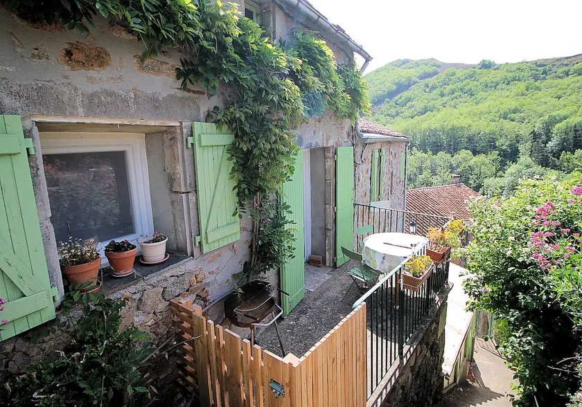 70 m² accommodation with every comfort and terrace in a stone house - Image 1