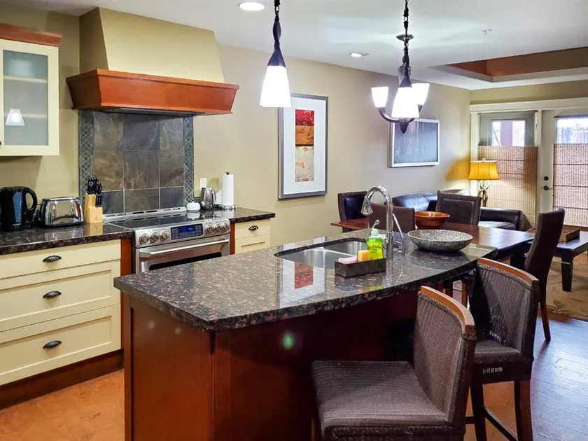 Luxury King Suite- Mountain Views/ 2 Balconies/Pool/Hot tub - Image 1
