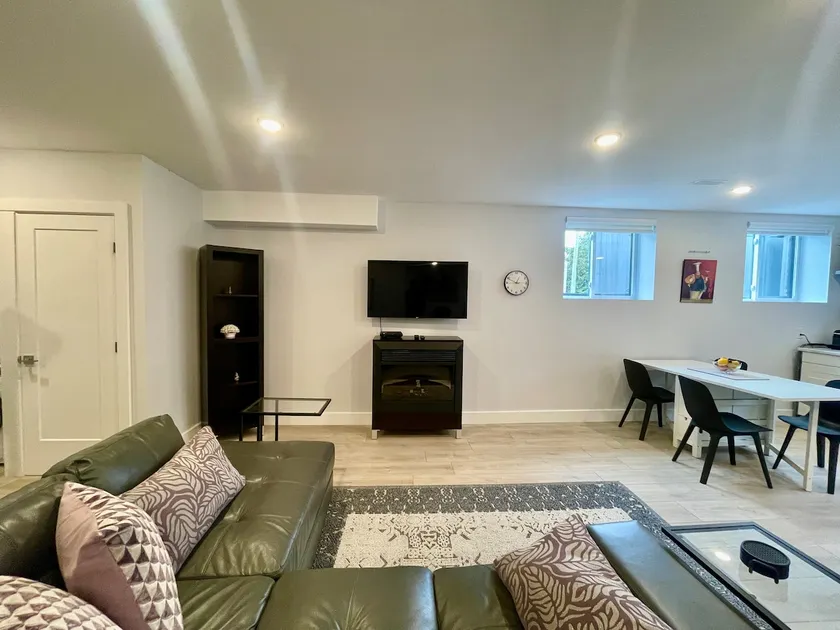 Spacious 2 Bedroom Guest Suite - Image 1