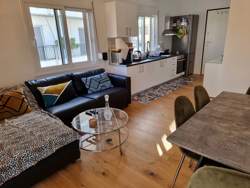 Fully Renovated Apartment - Image 1