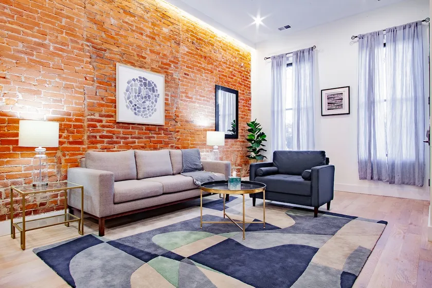Vibrant 2-BR Luxe Flat Adjacent Eastern Market Wal - Image 1