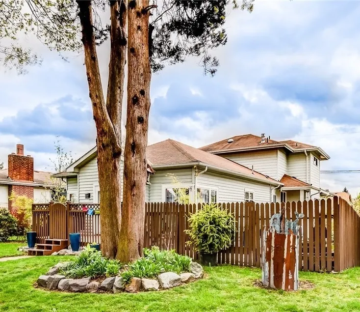 2 BR Flat In Quiet Neighborhood - Image 1