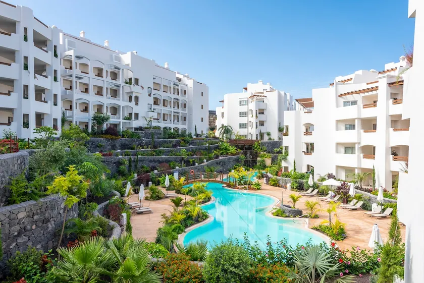 Luxury Apartment, parking, terrace, pool. - Image 1