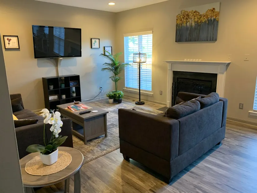 Cheerful 5 bedroom home min. away from DE beaches - Image 1