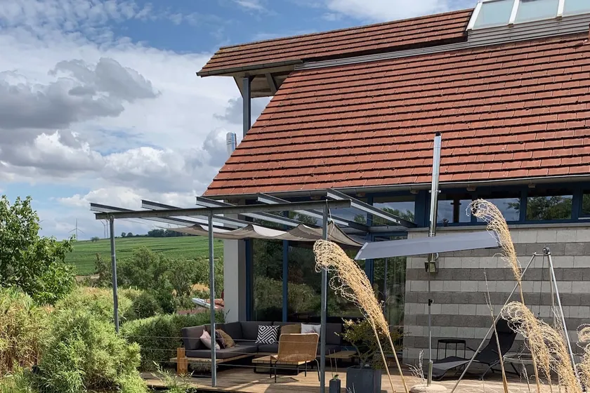 Architect-designed house with wellness area and garden - Image 1