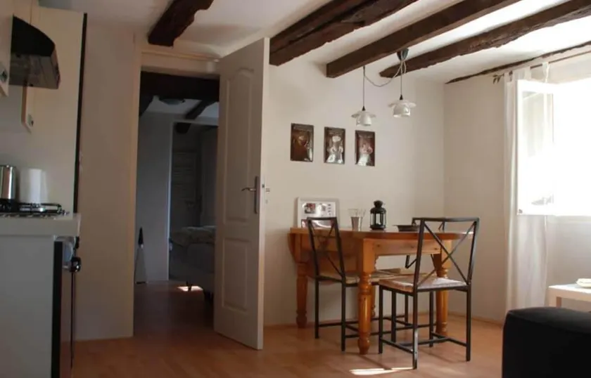 Cappuccino cottage on a 2 ha property - Image 1