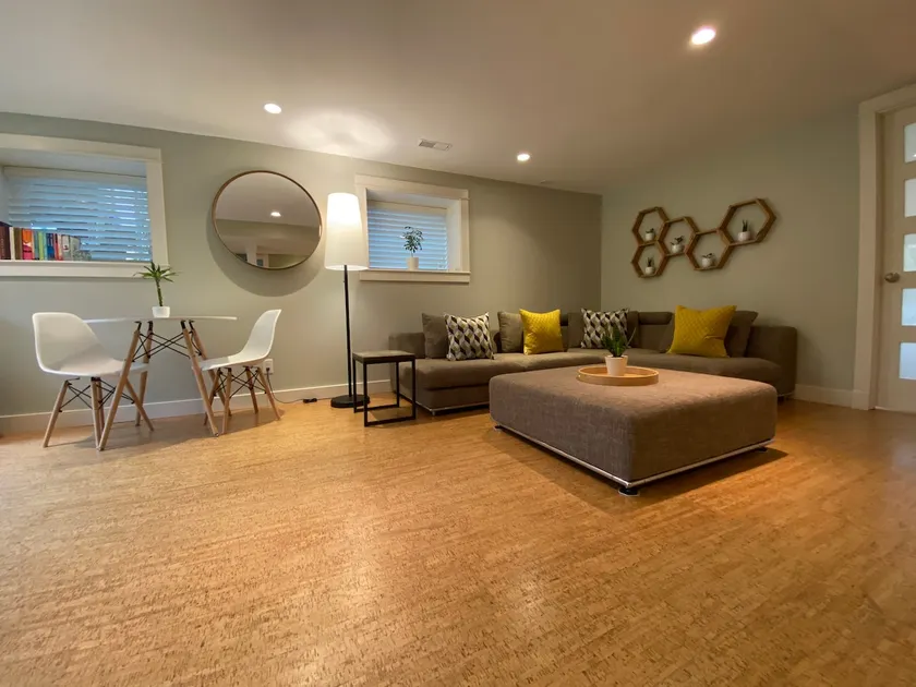 Large, Modern & Private Space - Image 1