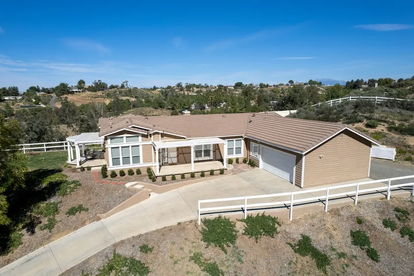 Heart of Wine Country, 4BR 2.5BA, Vineyard Views! - Image 1
